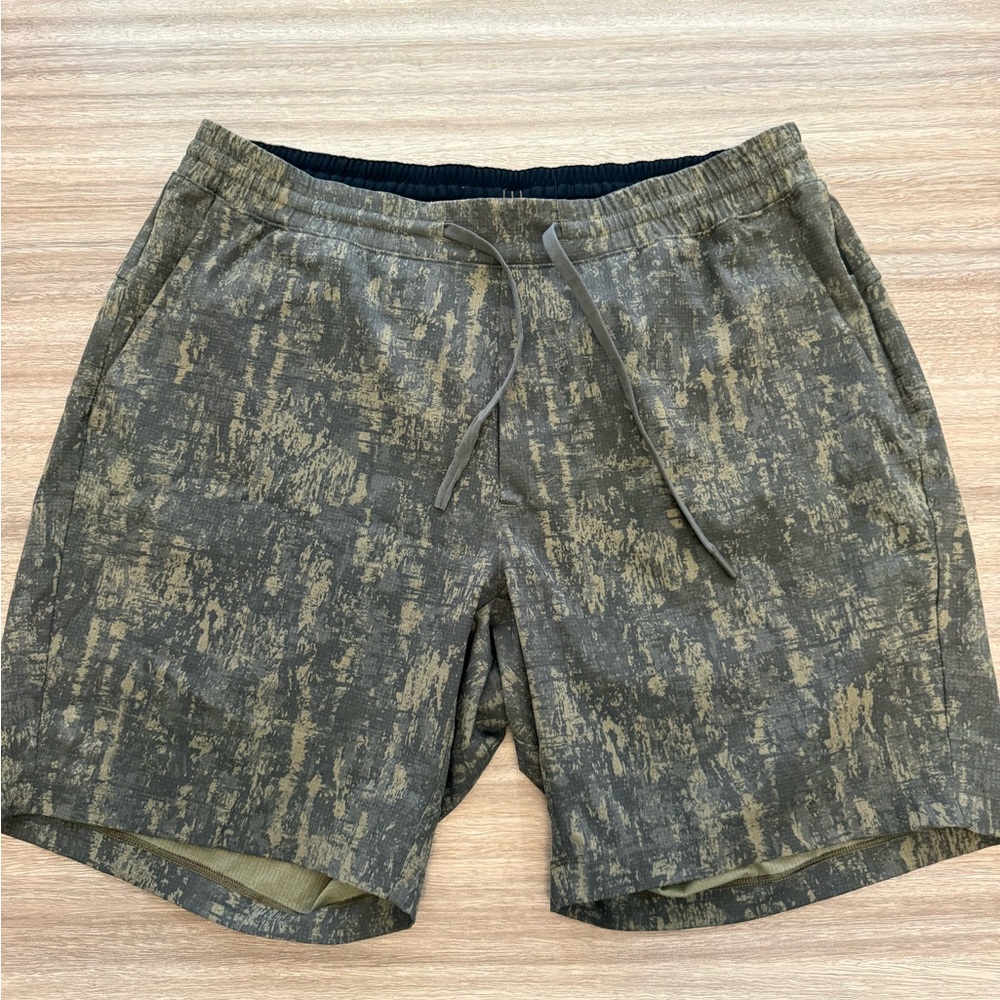Lululemon Men's Tan and olive/army green Shorts